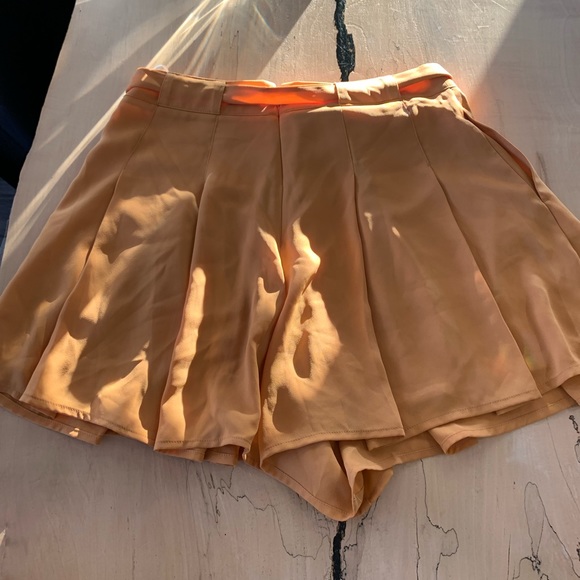 Aritzia Sunday Best Westley Shorts Tangerine - Picture 4 of 4